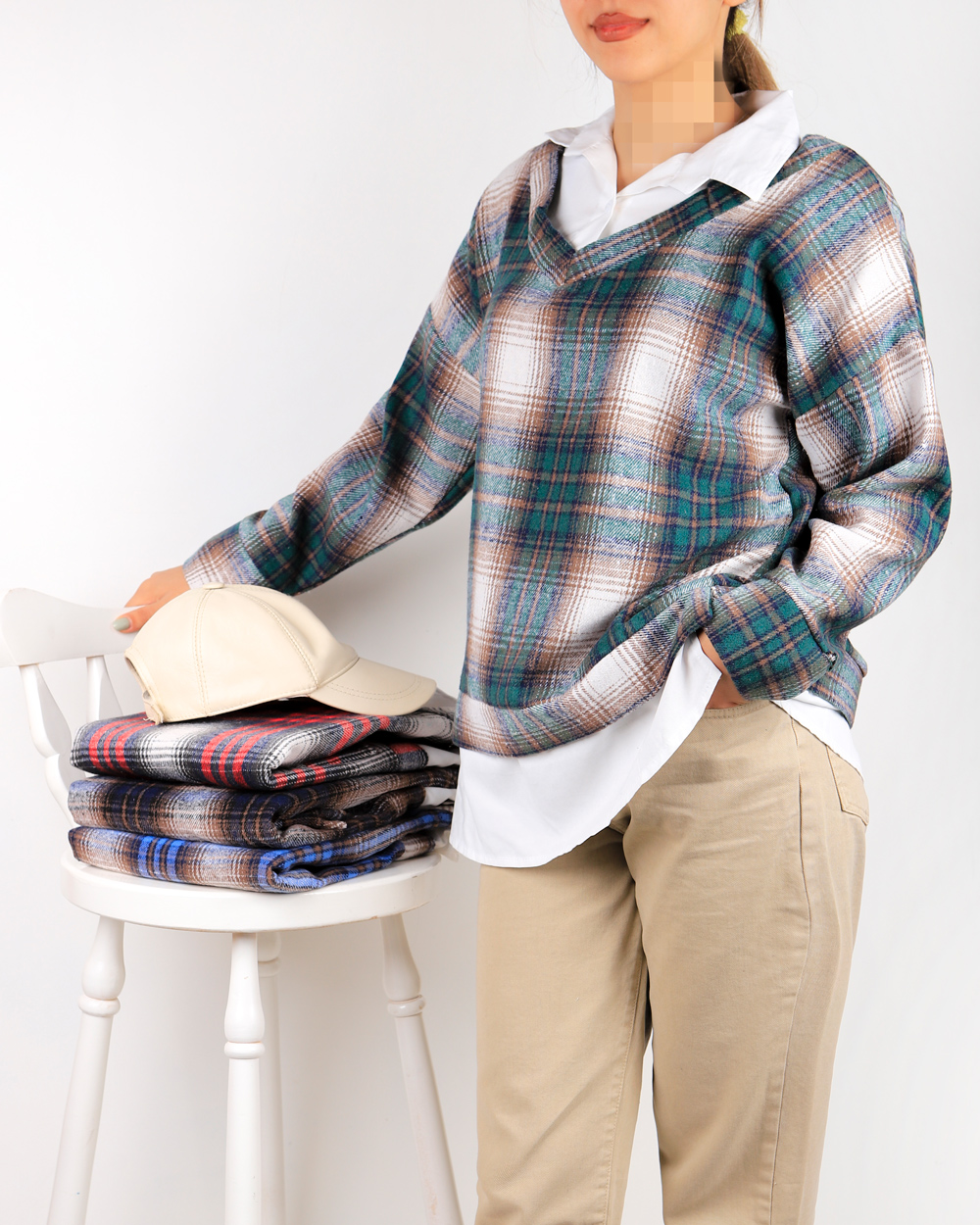 20241013145112__MG_9904 بلوز زنانه چهارخونه یقه سفید